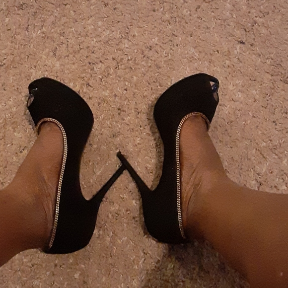 Shoes - Picture 3 of 6